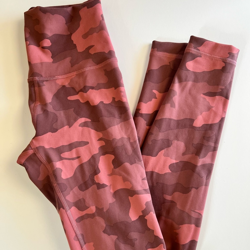 ✨SOLD! Lululemon Wunder Train HR 28” Leggings-Size 4
